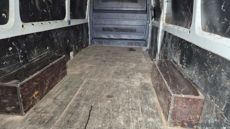 VOLKSWAGEN CRAFTER 2,0 TDi 100 kW skříňový - Varebil med skap: bilde 4 VOLKSWAGEN CRAFTER 2,0 TDi 100 kW skříňový - Varebil med skap: bilde 4
