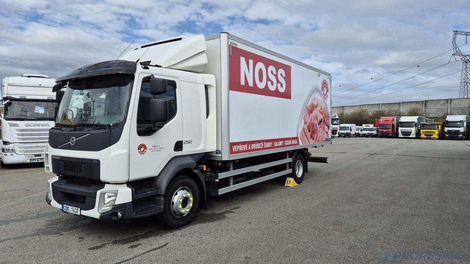 VOLVO FL 250 BB EURO 6 - mrazírna + CARRIER XARIOS 600 EL MAXI - Lastebil med kjøl: bilde 2 VOLVO FL 250 BB EURO 6 - mrazírna + CARRIER XARIOS 600 EL MAXI - Lastebil med kjøl: bilde 2