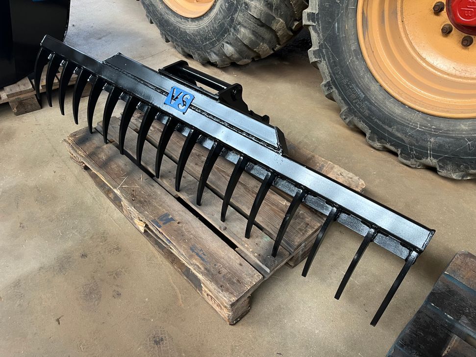 Afretter / Rive for Rendegraver/Excavator 2 M / Leveler / Rake for Backhoe/Excavator 2 M - Verktøy/ Utstyr: bilde 1 Afretter / Rive for Rendegraver/Excavator 2 M / Leveler / Rake for Backhoe/Excavator 2 M - Verktøy/ Utstyr: bilde 1