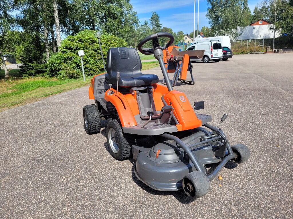 Åkgräsklippare Husqvarna Rider R111B - Hageutstyr: bilde 2 Åkgräsklippare Husqvarna Rider R111B - Hageutstyr: bilde 2