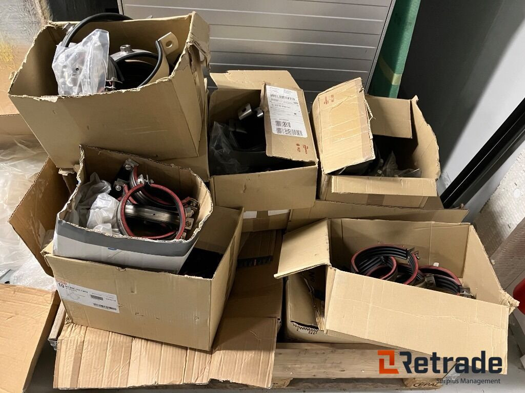 Större parti med Rörklammer i rostfritt och galvat , märke Hilti - Annet utstyr: bilde 1 Större parti med Rörklammer i rostfritt och galvat , märke Hilti - Annet utstyr: bilde 1