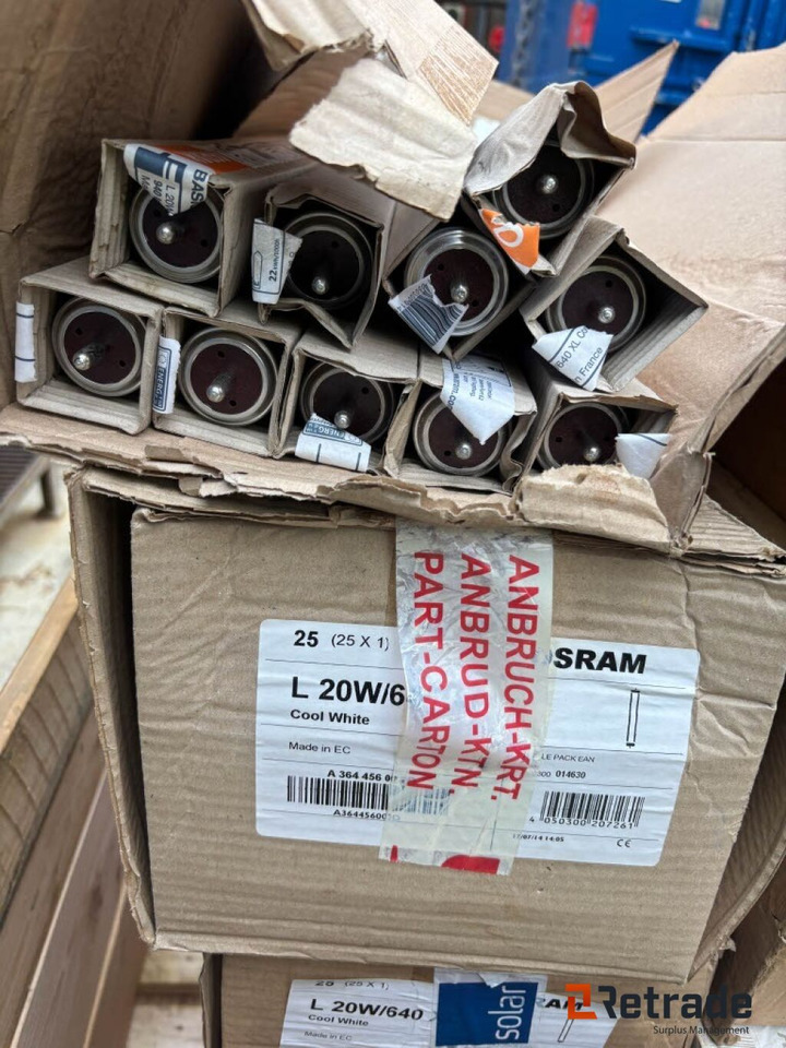 Diverse lystoffrør , 3 paller - Verktøy/ Utstyr: bilde 2 Diverse lystoffrør , 3 paller - Verktøy/ Utstyr: bilde 2