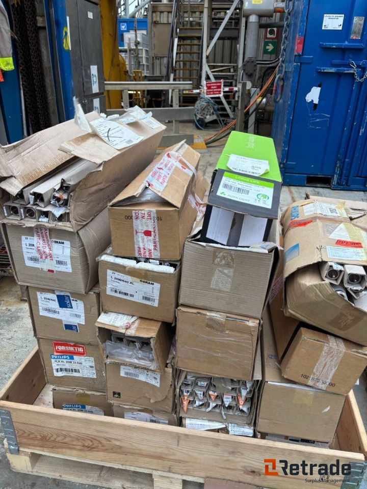 Diverse lystoffrør , 3 paller - Verktøy/ Utstyr: bilde 1 Diverse lystoffrør , 3 paller - Verktøy/ Utstyr: bilde 1