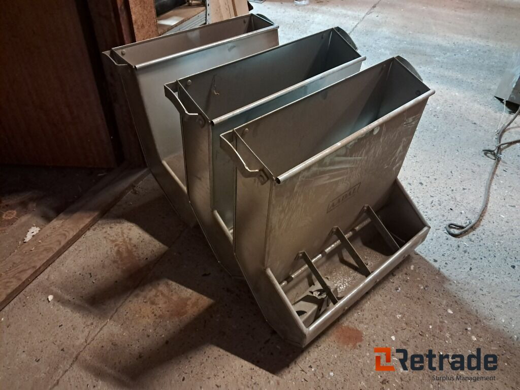 Foderautomater 3 stk Aadal - Landbruksteknikk: bilde 1 Foderautomater 3 stk Aadal - Landbruksteknikk: bilde 1