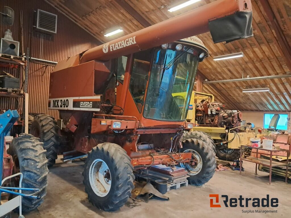 Mejetærsker FIATAGRI MX 240 Laverna - Landbruksteknikk: bilde 3 Mejetærsker FIATAGRI MX 240 Laverna - Landbruksteknikk: bilde 3