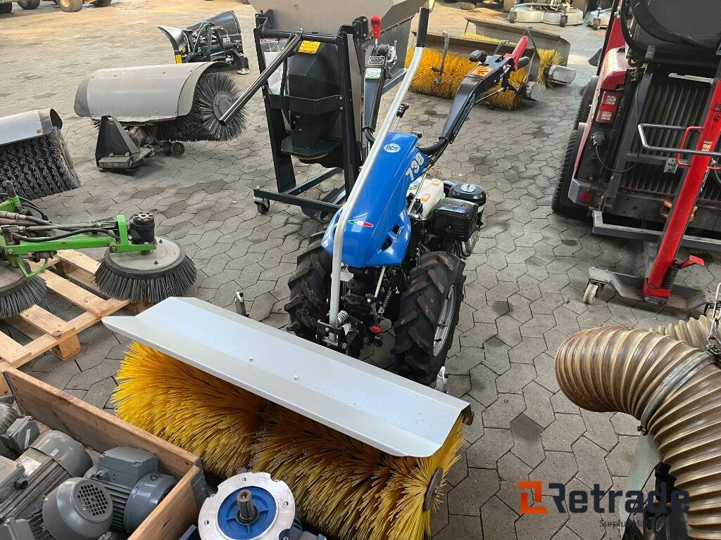 Redskabsbærer BCS 738 Power Safe Motoriseret frontkost - Hageutstyr: bilde 1 Redskabsbærer BCS 738 Power Safe Motoriseret frontkost - Hageutstyr: bilde 1