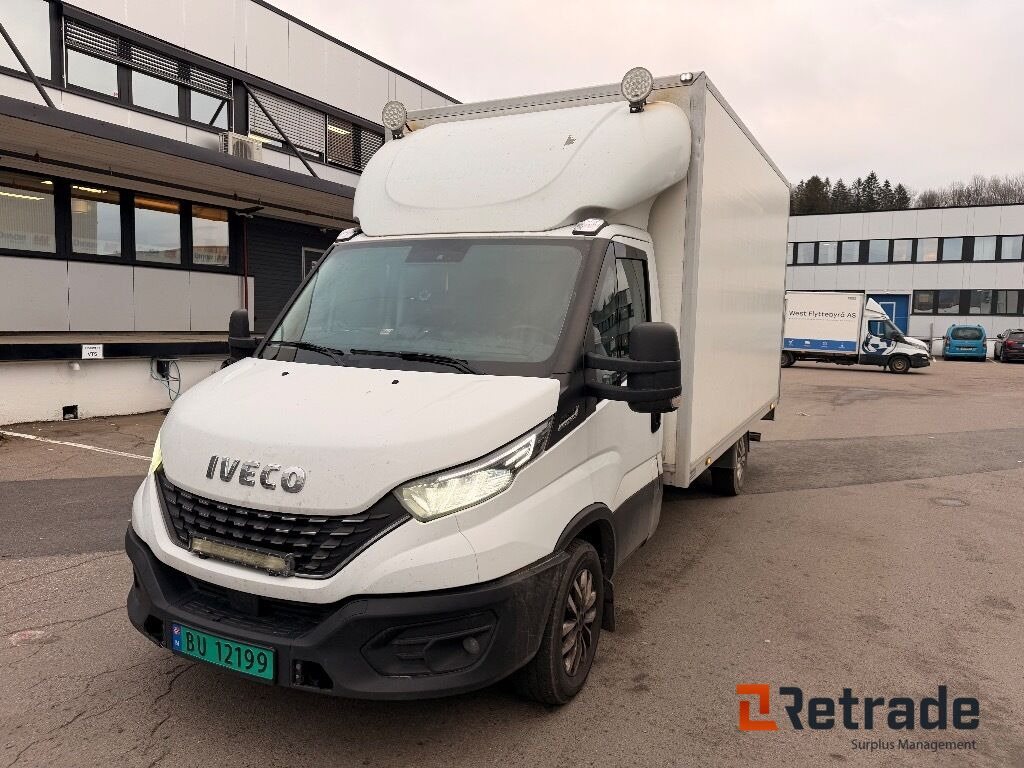 Skapbil IVECO 35S16 (parkert i Oslo) - Varebil med skap: bilde 1 Skapbil IVECO 35S16 (parkert i Oslo) - Varebil med skap: bilde 1