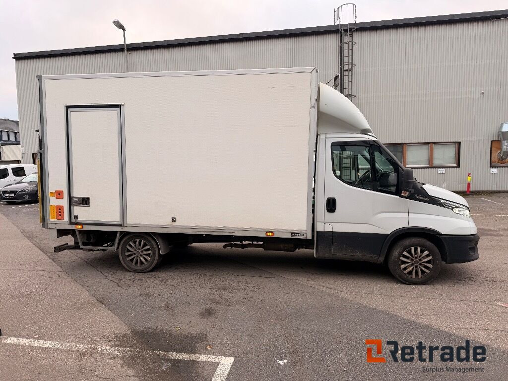 Skapbil IVECO 35S16 (parkert i Oslo) - Varebil med skap: bilde 4 Skapbil IVECO 35S16 (parkert i Oslo) - Varebil med skap: bilde 4