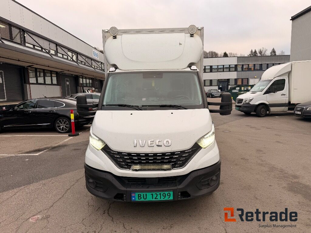 Skapbil IVECO 35S16 (parkert i Oslo) - Varebil med skap: bilde 2 Skapbil IVECO 35S16 (parkert i Oslo) - Varebil med skap: bilde 2