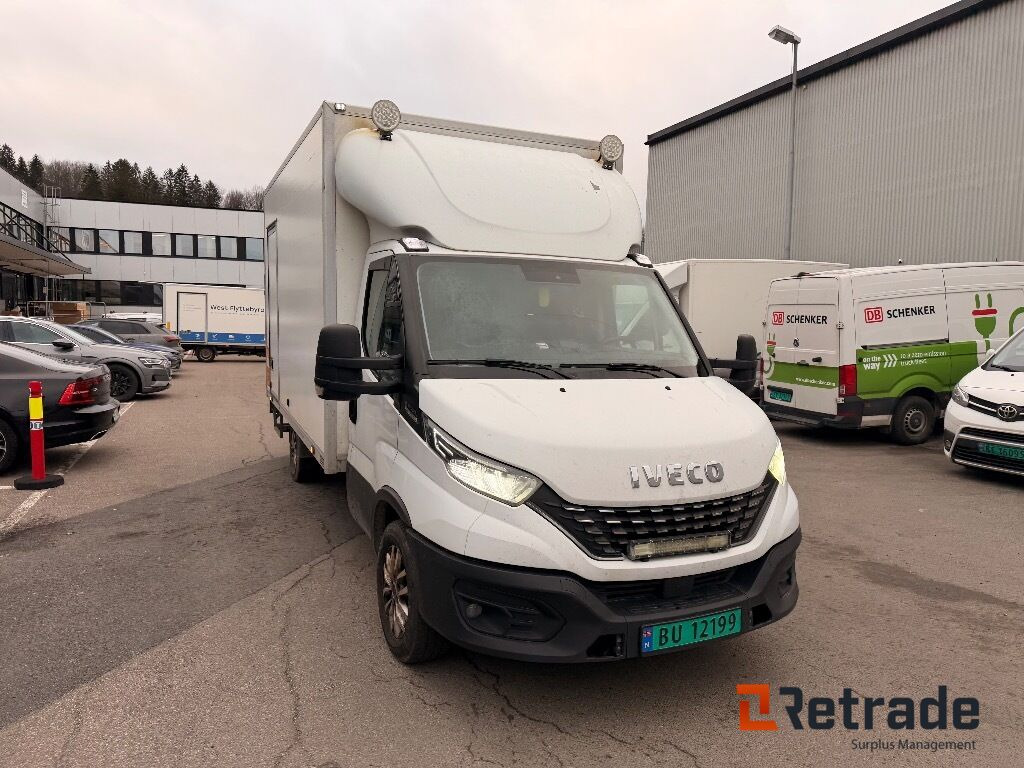 Skapbil IVECO 35S16 (parkert i Oslo) - Varebil med skap: bilde 3 Skapbil IVECO 35S16 (parkert i Oslo) - Varebil med skap: bilde 3