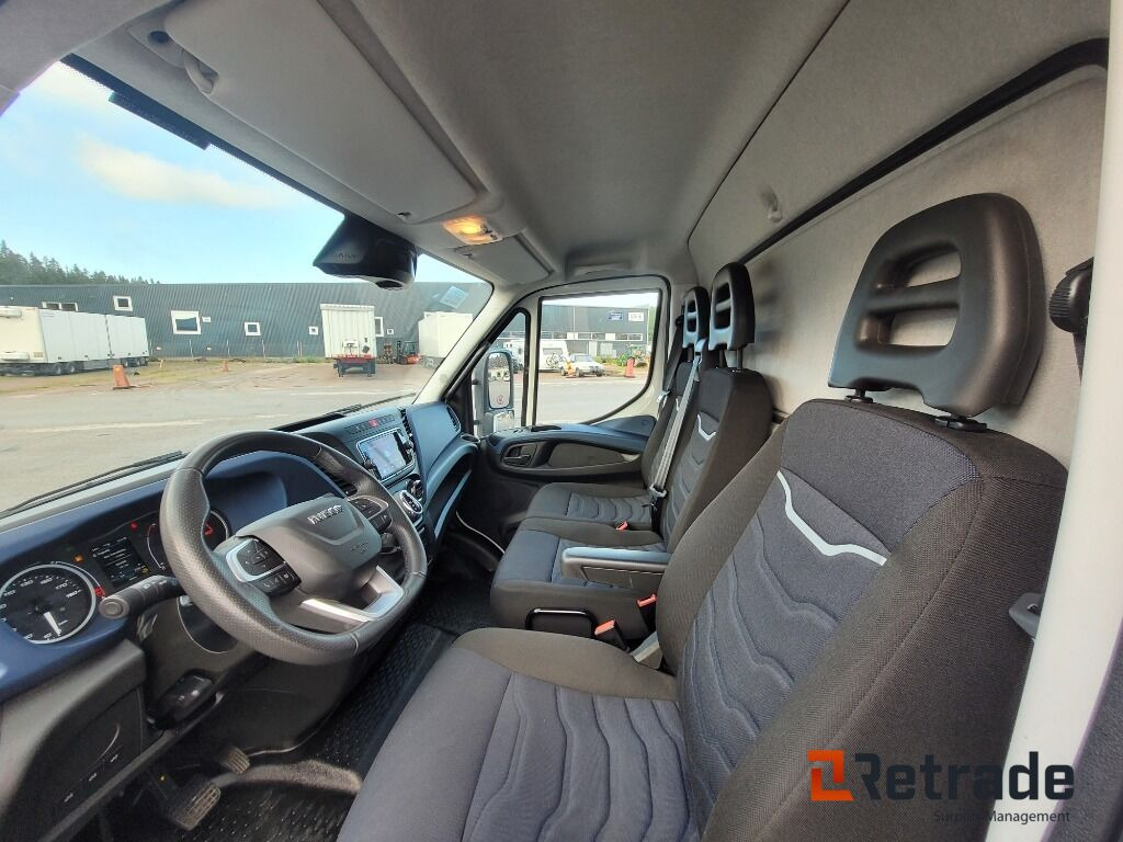 Skåpbil med bak-gavellyft Iveco Daily 72-180 Låga mil , nyskick - Varebil med skap: bilde 5 Skåpbil med bak-gavellyft Iveco Daily 72-180 Låga mil , nyskick - Varebil med skap: bilde 5