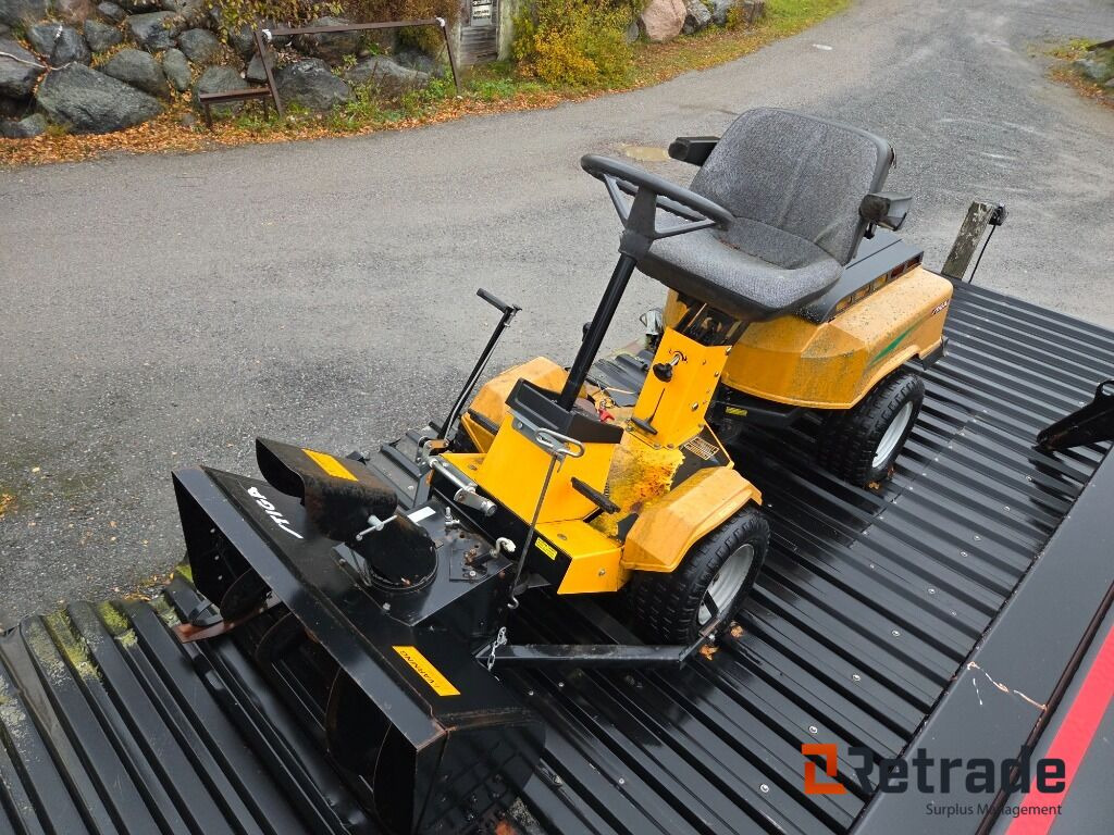 Stiga Park med snöslunga - Anleggsmaskiner: bilde 1 Stiga Park med snöslunga - Anleggsmaskiner: bilde 1