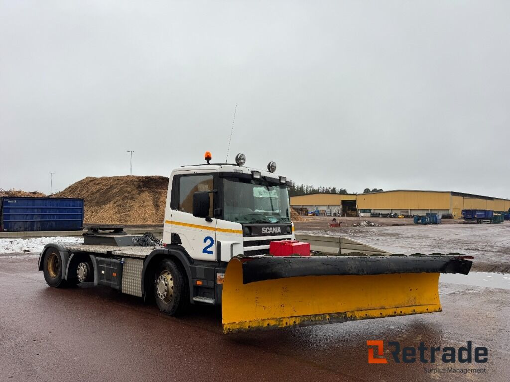 Dragbil / Trailerdragare Scania P94 6x2 med plog - Trekkvogn: bilde 3 Dragbil / Trailerdragare Scania P94 6x2 med plog - Trekkvogn: bilde 3