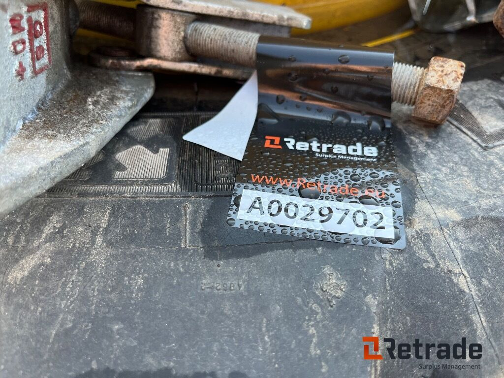 Anleggsmaskiner Tvillingmontering dæk og fælge med beslag til Hydrema rendegraver.: bilde 10