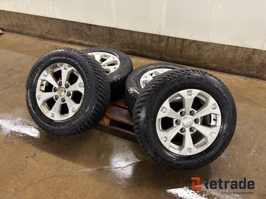 Vinterdäck till Mitsubishi L200 Good year ultragrip 245/65R17 4st vinterdäck - Anleggsmaskiner: bilde 1 Vinterdäck till Mitsubishi L200 Good year ultragrip 245/65R17 4st vinterdäck - Anleggsmaskiner: bilde 1