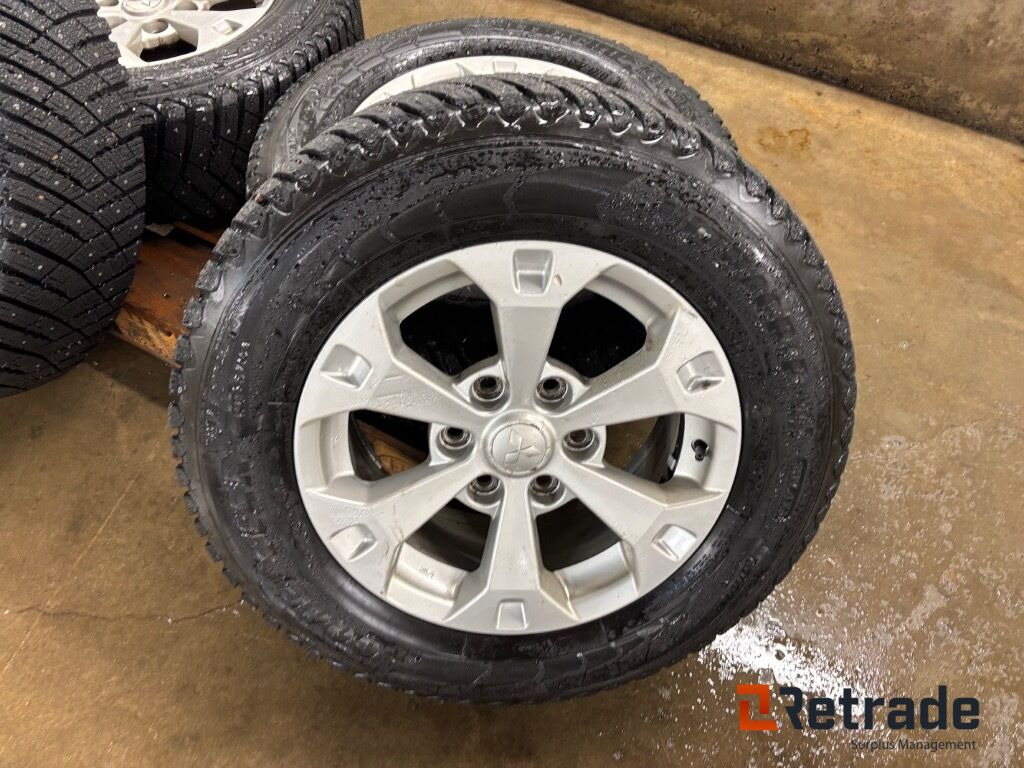 Vinterdäck till Mitsubishi L200 Good year ultragrip 245/65R17 4st vinterdäck - Anleggsmaskiner: bilde 2 Vinterdäck till Mitsubishi L200 Good year ultragrip 245/65R17 4st vinterdäck - Anleggsmaskiner: bilde 2
