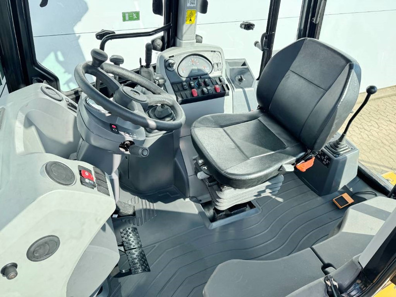 Cat 424 4WD - Hammer Lines / Airco / Side Shift - Traktorgraver: bilde 5 Cat 424 4WD - Hammer Lines / Airco / Side Shift - Traktorgraver: bilde 5