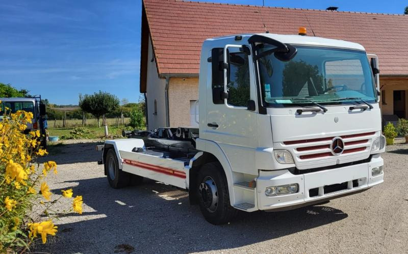 Mercedes Atego - Liftdumper lastebil: bilde 1 Mercedes Atego - Liftdumper lastebil: bilde 1