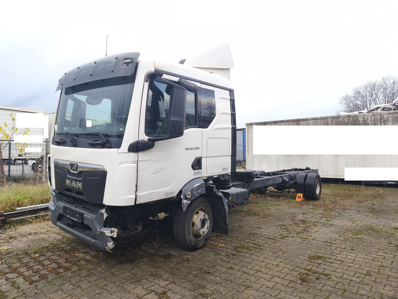 MAN TGL 12.250 Euro6 4x2 AHK - Chassis lastebil: bilde 1 MAN TGL 12.250 Euro6 4x2 AHK - Chassis lastebil: bilde 1
