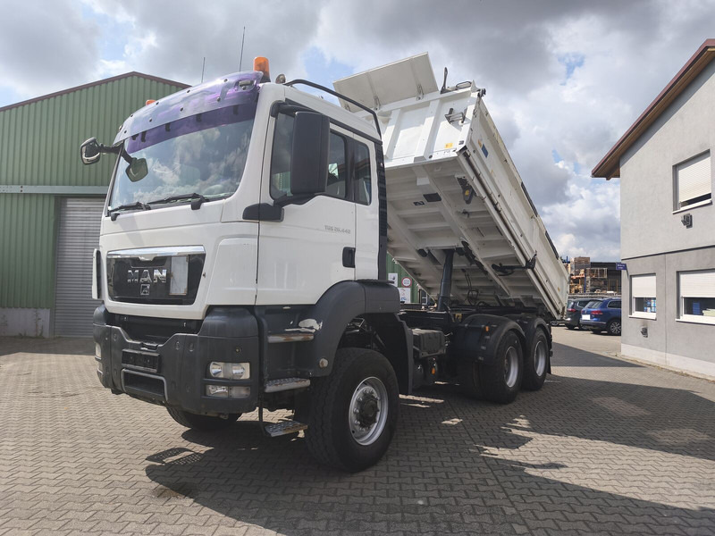 MAN TGS 26.400 6x6 GL Meiller Dreiseitenkipper Bordmatik Plane Euro - Tippbil: bilde 2 MAN TGS 26.400 6x6 GL Meiller Dreiseitenkipper Bordmatik Plane Euro - Tippbil: bilde 2