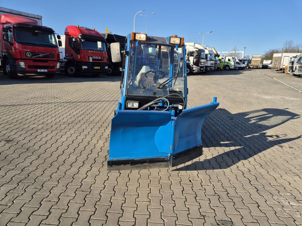 Holder C245 4WD / Tool carrier / Snow plow / PTO Front AN D Rear / 4X4 / - Kommunale traktor: bilde 4 Holder C245 4WD / Tool carrier / Snow plow / PTO Front AN D Rear / 4X4 / - Kommunale traktor: bilde 4