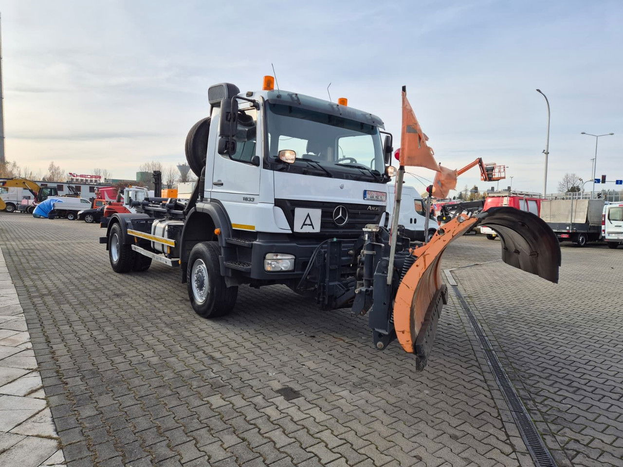 Mercedes-Benz Axor 1833 4X4 / Serviced / Schmidt Plow - Krokbil: bilde 4 Mercedes-Benz Axor 1833 4X4 / Serviced / Schmidt Plow - Krokbil: bilde 4