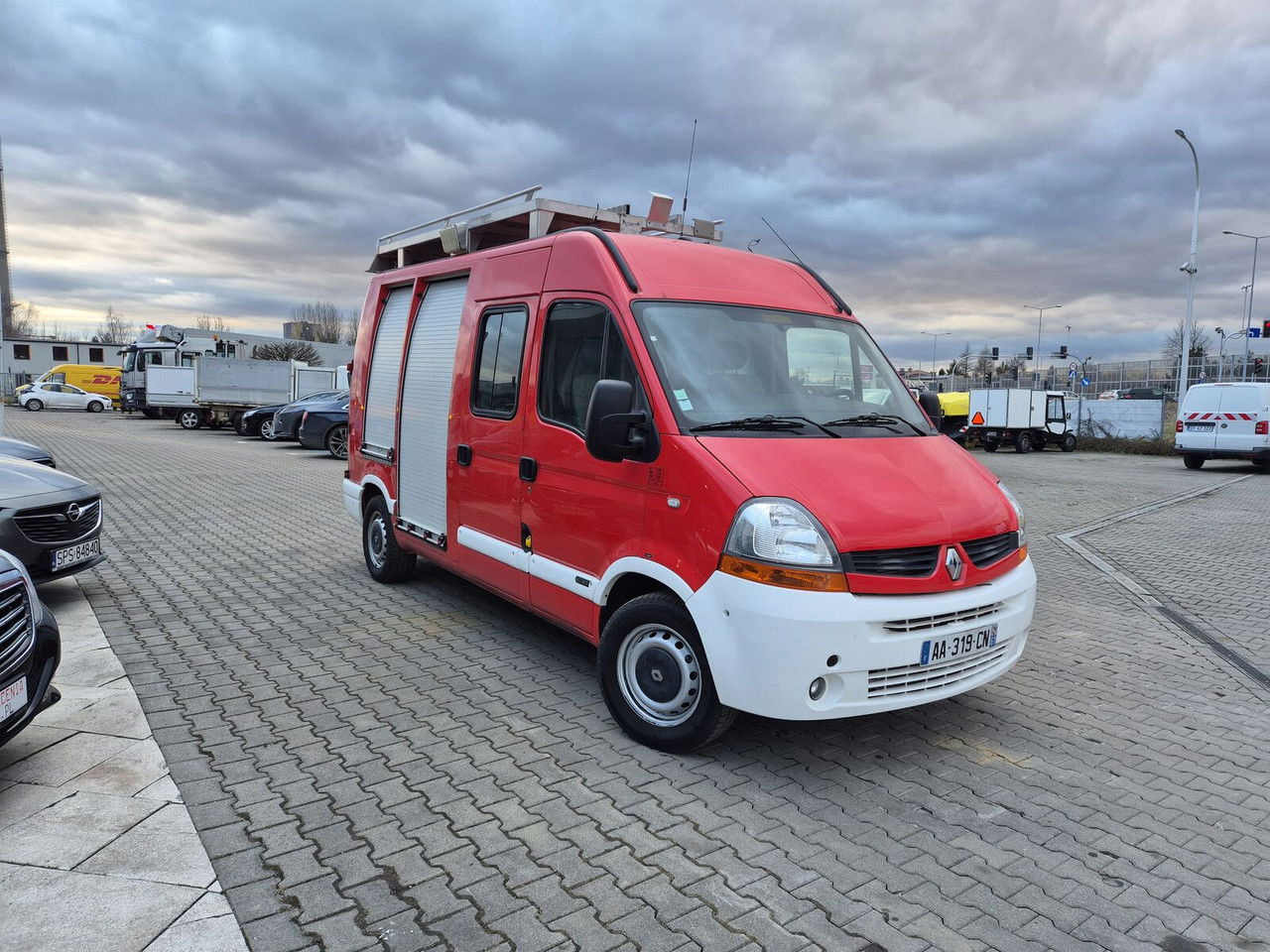 RENAULT Master 2.5 DCi / Like NEW LOW KM / 4 Seats - Brannbil: bilde 1 RENAULT Master 2.5 DCi / Like NEW LOW KM / 4 Seats - Brannbil: bilde 1