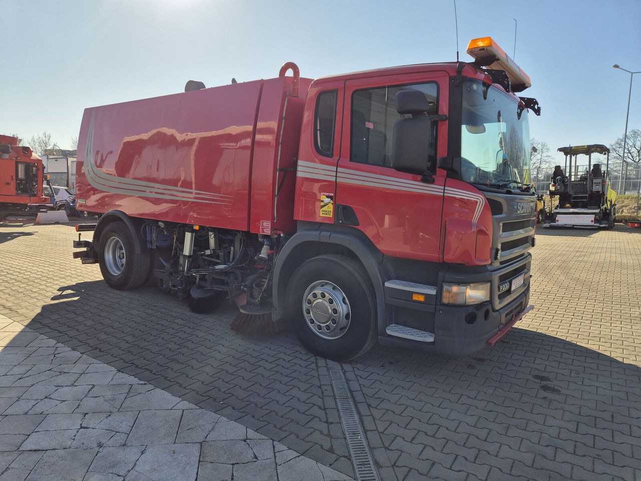 Scania P230 4X2 / Sweeper / Johnston VX800 / Sprayer / LOW Mileage / Scania P230 4X2 / Sweeper / Johnston VX800 / Sprayer / LOW Mileage / - Feiebil: bilde 5 Scania P230 4X2 / Sweeper / Johnston VX800 / Sprayer / LOW Mileage / Scania P230 4X2 / Sweeper / Johnston VX800 / Sprayer / LOW Mileage / - Feiebil: bilde 5