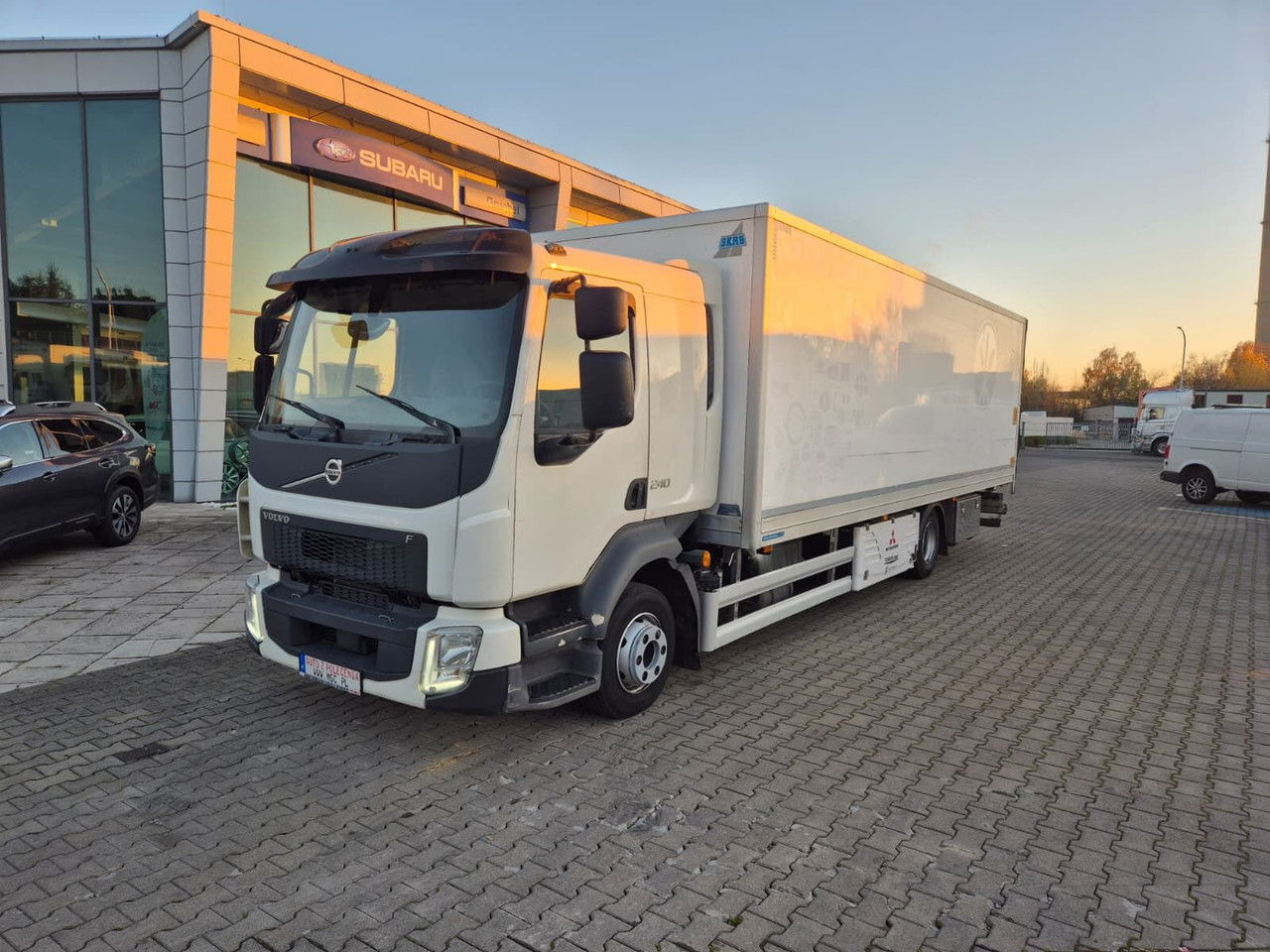 Volvo FL 240 - Lastebil med kjøl: bilde 1 Volvo FL 240 - Lastebil med kjøl: bilde 1
