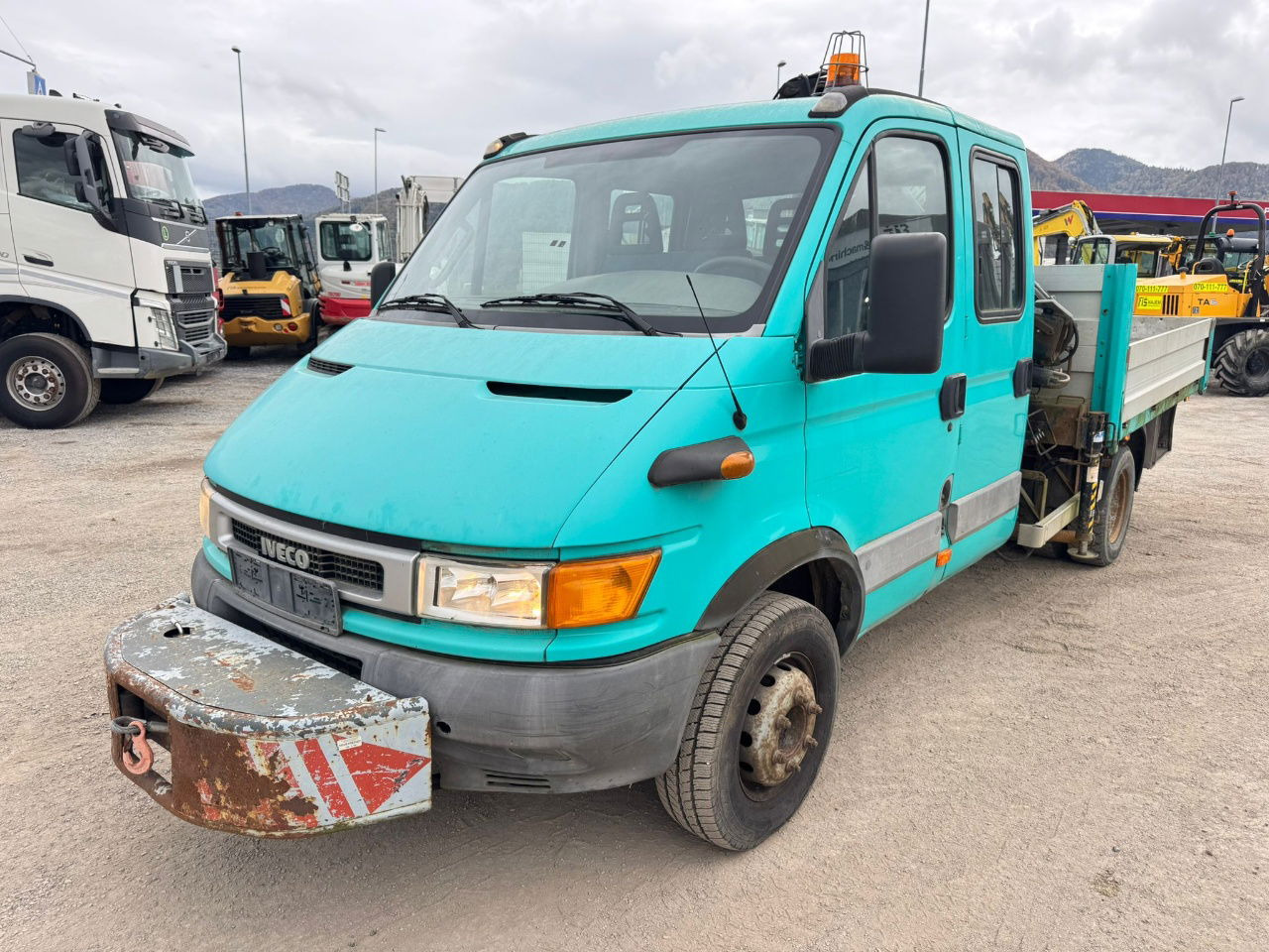 Iveco Daily 65 C15 stake body - Hiab 045-3 - 7.5M - Varebil med plan, Varebil med dobbelt førerhus: bilde 1 Iveco Daily 65 C15 stake body - Hiab 045-3 - 7.5M - Varebil med plan, Varebil med dobbelt førerhus: bilde 1
