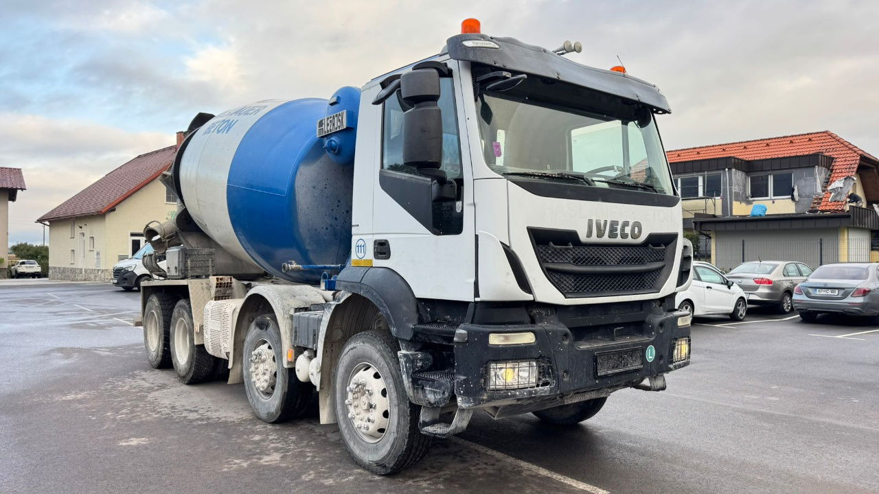 Iveco Trakker AD340TB45 8x4 mixer 10m3 - Betongbil: bilde 3 Iveco Trakker AD340TB45 8x4 mixer 10m3 - Betongbil: bilde 3