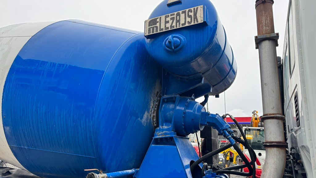 Iveco Trakker AD340TB45 8x4 mixer 9m3 - Betongbil: bilde 5 Iveco Trakker AD340TB45 8x4 mixer 9m3 - Betongbil: bilde 5