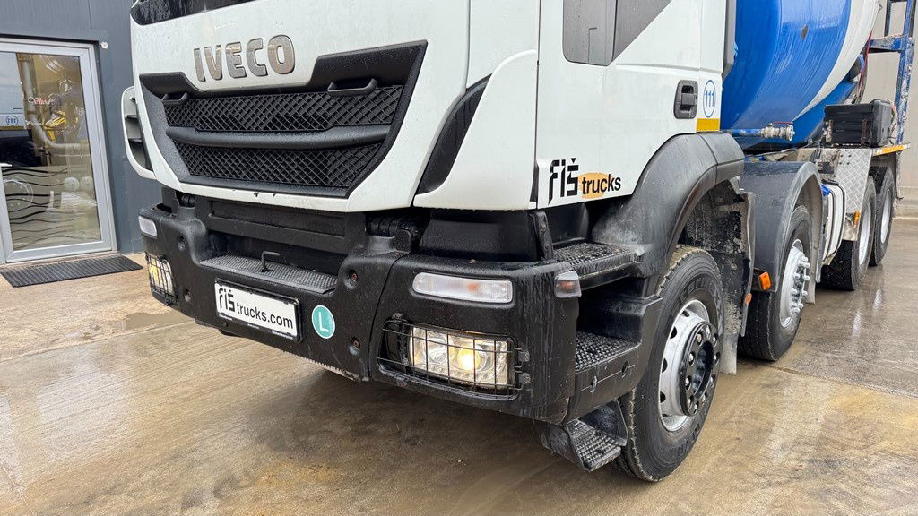 Iveco Trakker AD340TB45 8x4 mixer 9m3 - Betongbil: bilde 2 Iveco Trakker AD340TB45 8x4 mixer 9m3 - Betongbil: bilde 2