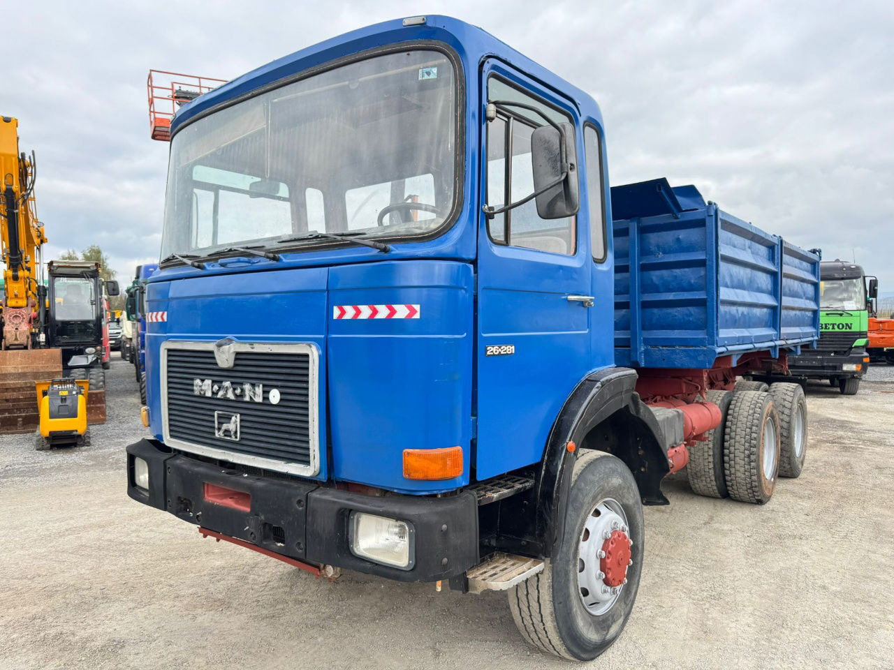MAN 26.281 6x6 3 sided tipper - ZF gearbox - Tippbil: bilde 1 MAN 26.281 6x6 3 sided tipper - ZF gearbox - Tippbil: bilde 1