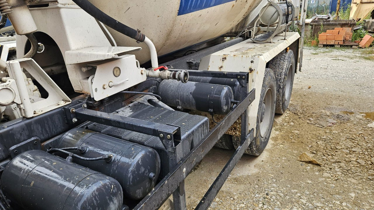 MAN FE 410A 8x4 mixer - 7m3 - euro 3 - Betongbil: bilde 3 MAN FE 410A 8x4 mixer - 7m3 - euro 3 - Betongbil: bilde 3