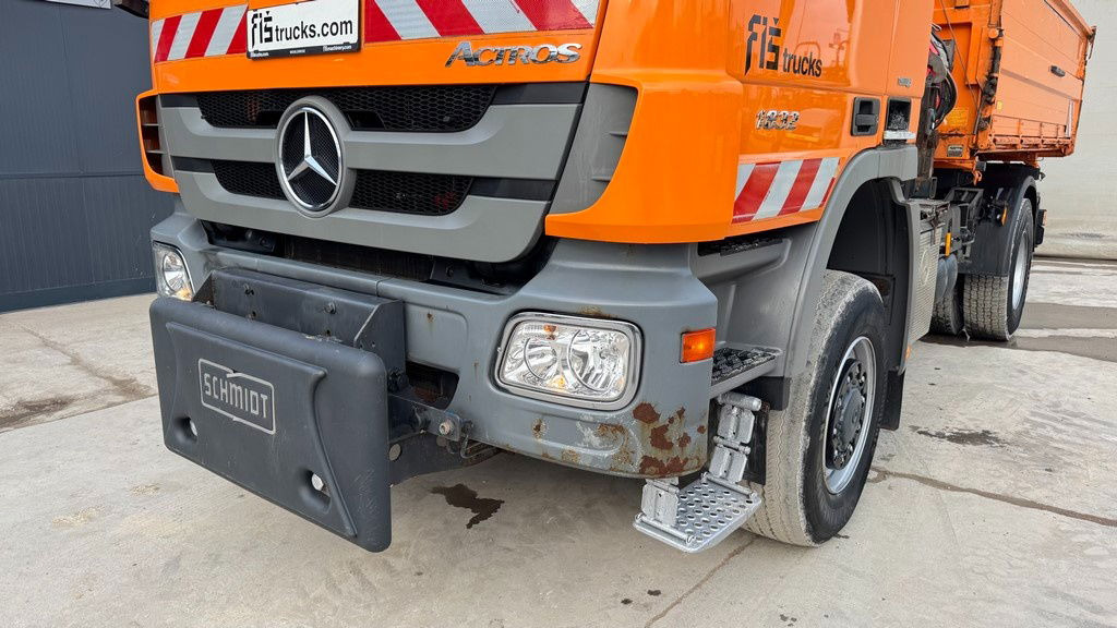 Mercedes-Benz Actros 1832 AK tipper 4x4 - crane Fassi 9.2M - remote control - Tippbil: bilde 2 Mercedes-Benz Actros 1832 AK tipper 4x4 - crane Fassi 9.2M - remote control - Tippbil: bilde 2