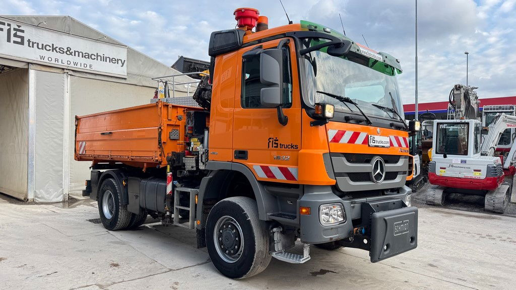 Mercedes-Benz Actros 1832 AK tipper 4x4 - crane Fassi 9.2M - remote control - Tippbil: bilde 4 Mercedes-Benz Actros 1832 AK tipper 4x4 - crane Fassi 9.2M - remote control - Tippbil: bilde 4