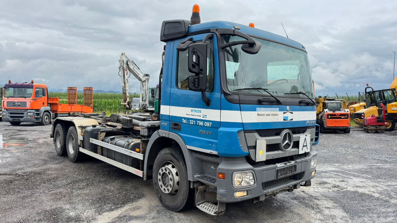 Mercedes-Benz Actros 2641 6x4 hiab abroll tipper - spring - Container-transport/ Vekselflak lastebil: bilde 3 Mercedes-Benz Actros 2641 6x4 hiab abroll tipper - spring - Container-transport/ Vekselflak lastebil: bilde 3