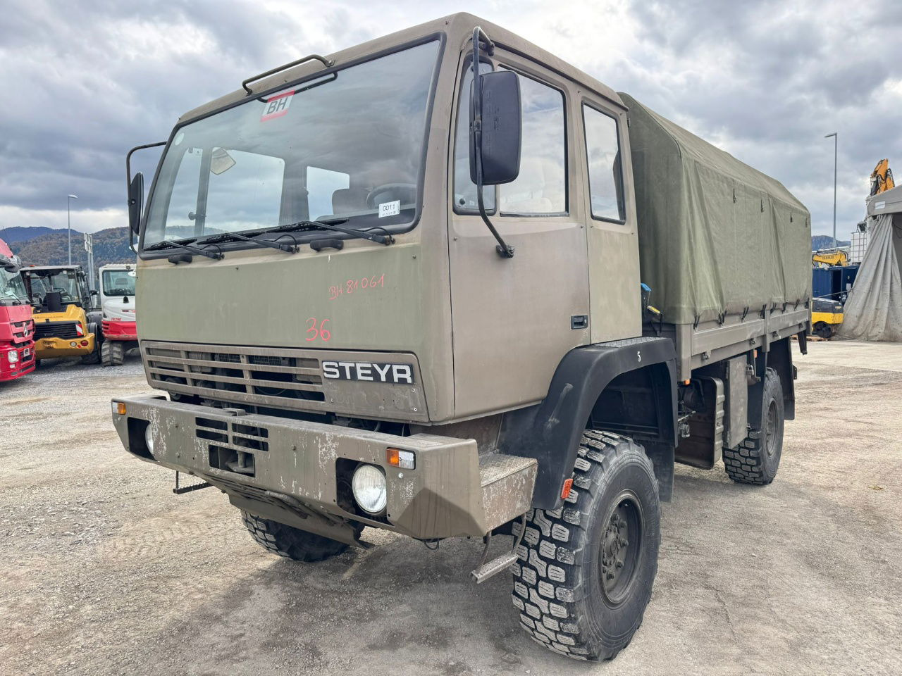 Steyr 12M18 4X4 stake body -  truck - Kapellbil: bilde 1 Steyr 12M18 4X4 stake body -  truck - Kapellbil: bilde 1