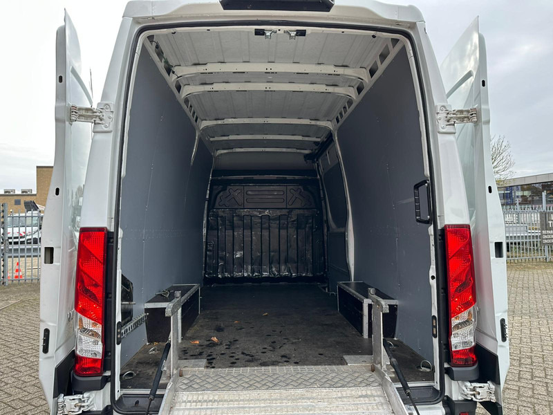 Leie Iveco Daily 35S14 Enkellucht Laadbrug Iveco Daily 35S14 Enkellucht Laadbrug: bilde 10 Leie Iveco Daily 35S14 Enkellucht Laadbrug Iveco Daily 35S14 Enkellucht Laadbrug: bilde 10