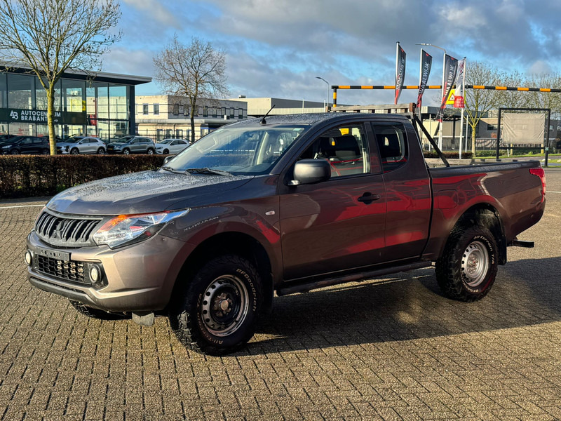 Mitsubishi L200 4*4 airco - Pickup: bilde 2 Mitsubishi L200 4*4 airco - Pickup: bilde 2