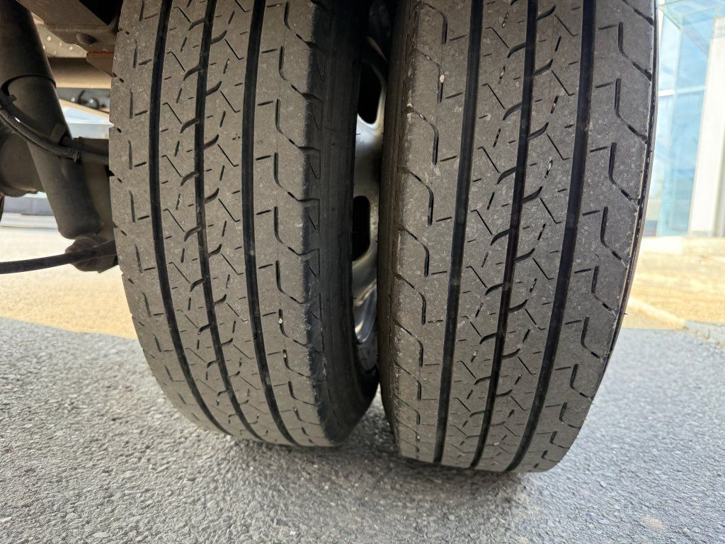 Varebil med skap Iveco 35C16 Daily: bilde 10