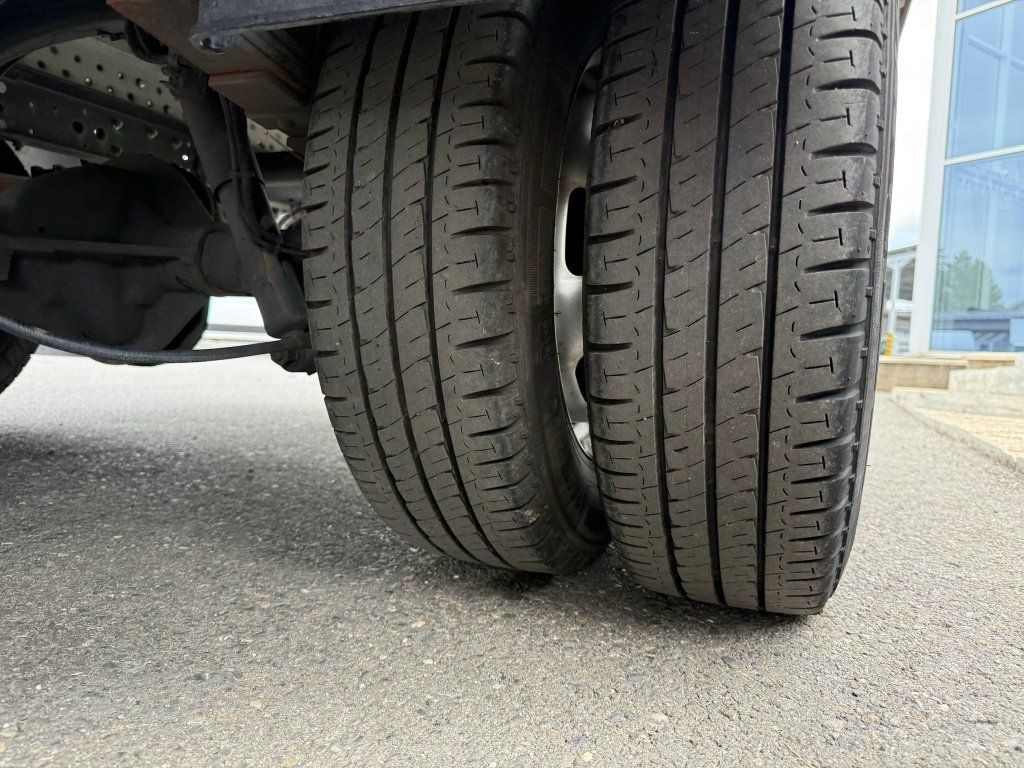 Varebil med skap Iveco 35C16 Daily: bilde 9