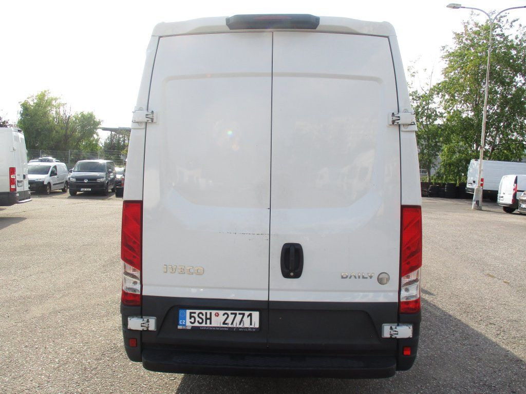 Iveco 35S16 - Kassebil: bilde 5 Iveco 35S16 - Kassebil: bilde 5