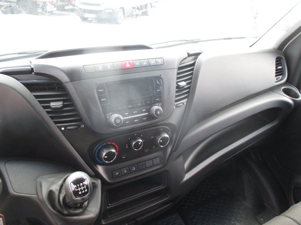 Varebil med skap Iveco Daily 35C16: bilde 12