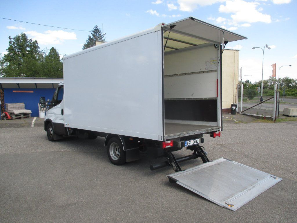 Varebil med skap Iveco Daily 35C16: bilde 8