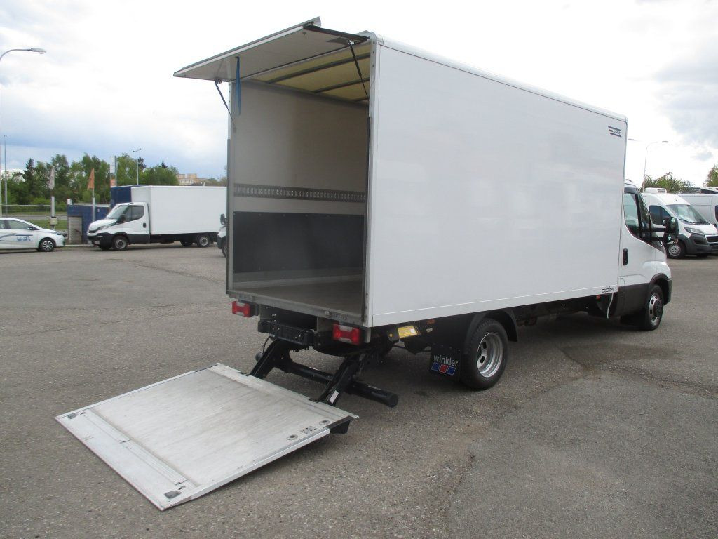 Varebil med skap Iveco Daily 35C16: bilde 9
