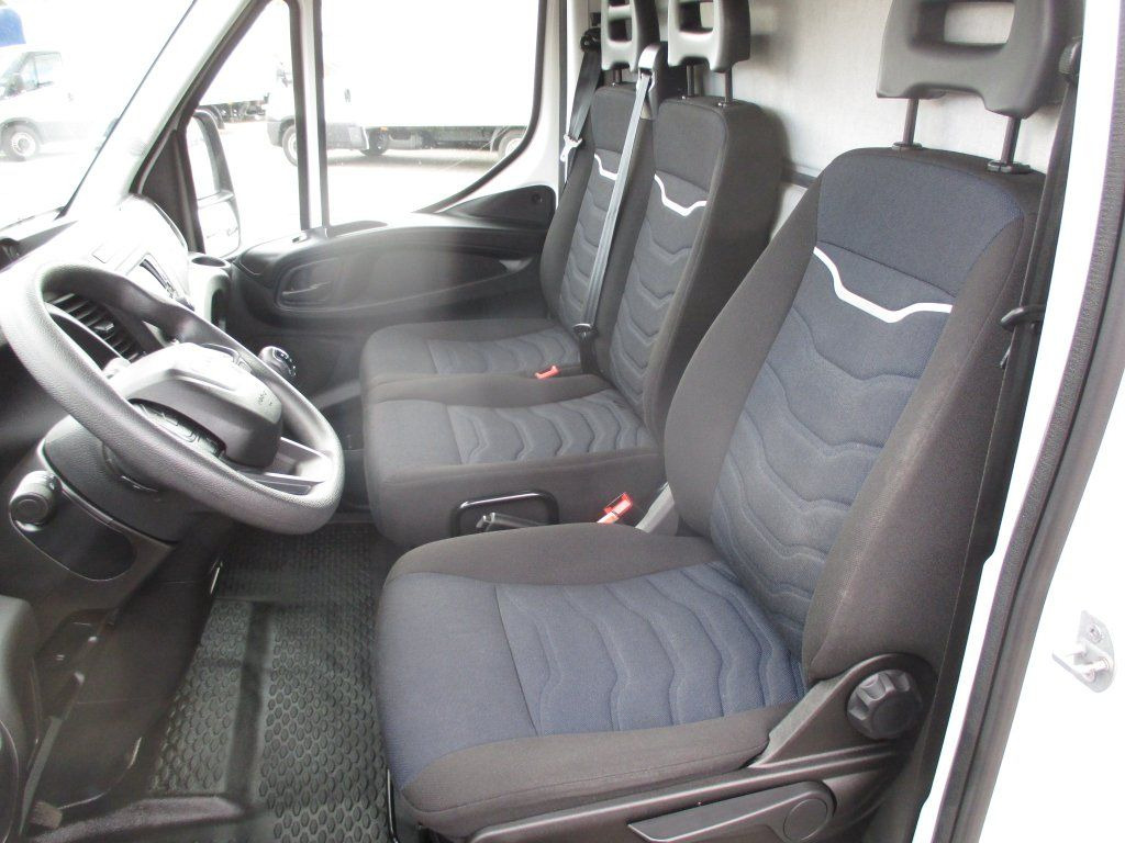 Varebil med skap Iveco Daily 35C16: bilde 11