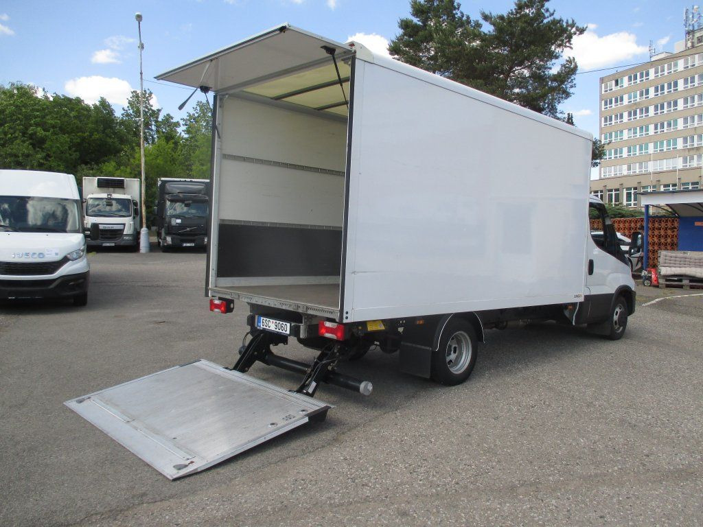 Varebil med skap Iveco Daily 35C16: bilde 6