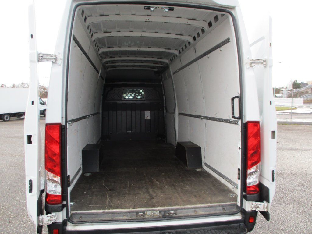 Iveco Daily 35S16 Hi Matic - Kassebil: bilde 5 Iveco Daily 35S16 Hi Matic - Kassebil: bilde 5